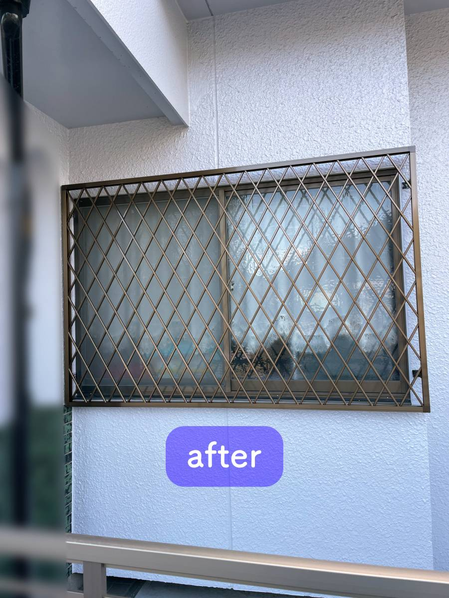 タンノサッシの道路に面した窓に面格子の取付けを行いましたの施工後の写真1