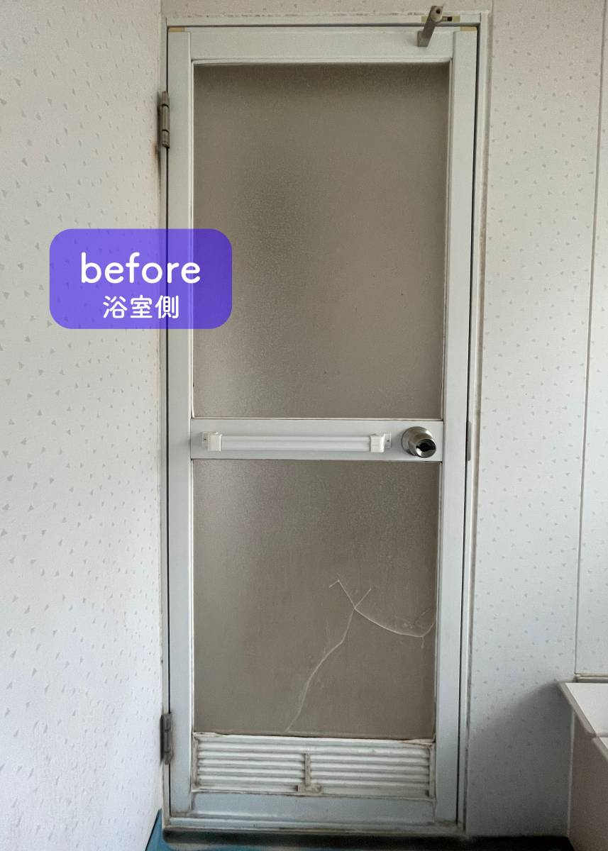 タンノサッシの【ドアから中折れドアへ】浴室出入り口のドアをリフォームしました（いわき市）の施工前の写真1