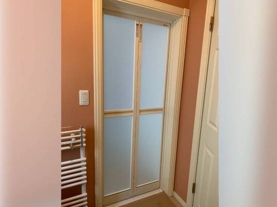 タンノサッシの古くなった浴室ドアを取替えました　リフォーム浴室中折れドアの取付（いわき市）施工事例写真1