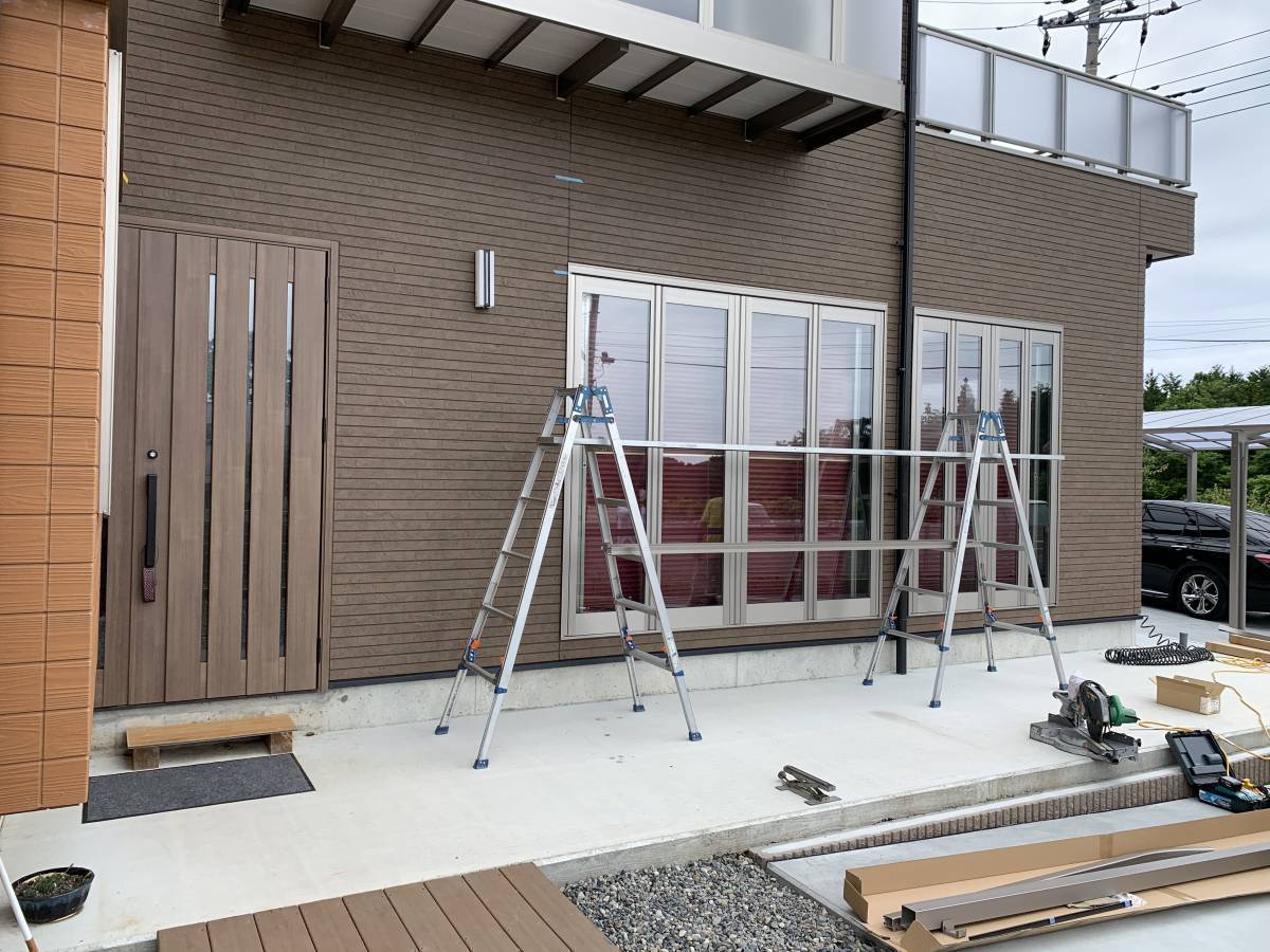タンノサッシのテラス屋根「スピーネ」とウッドデッキ「レストステージ」の取付（北茨城市）の施工前の写真1