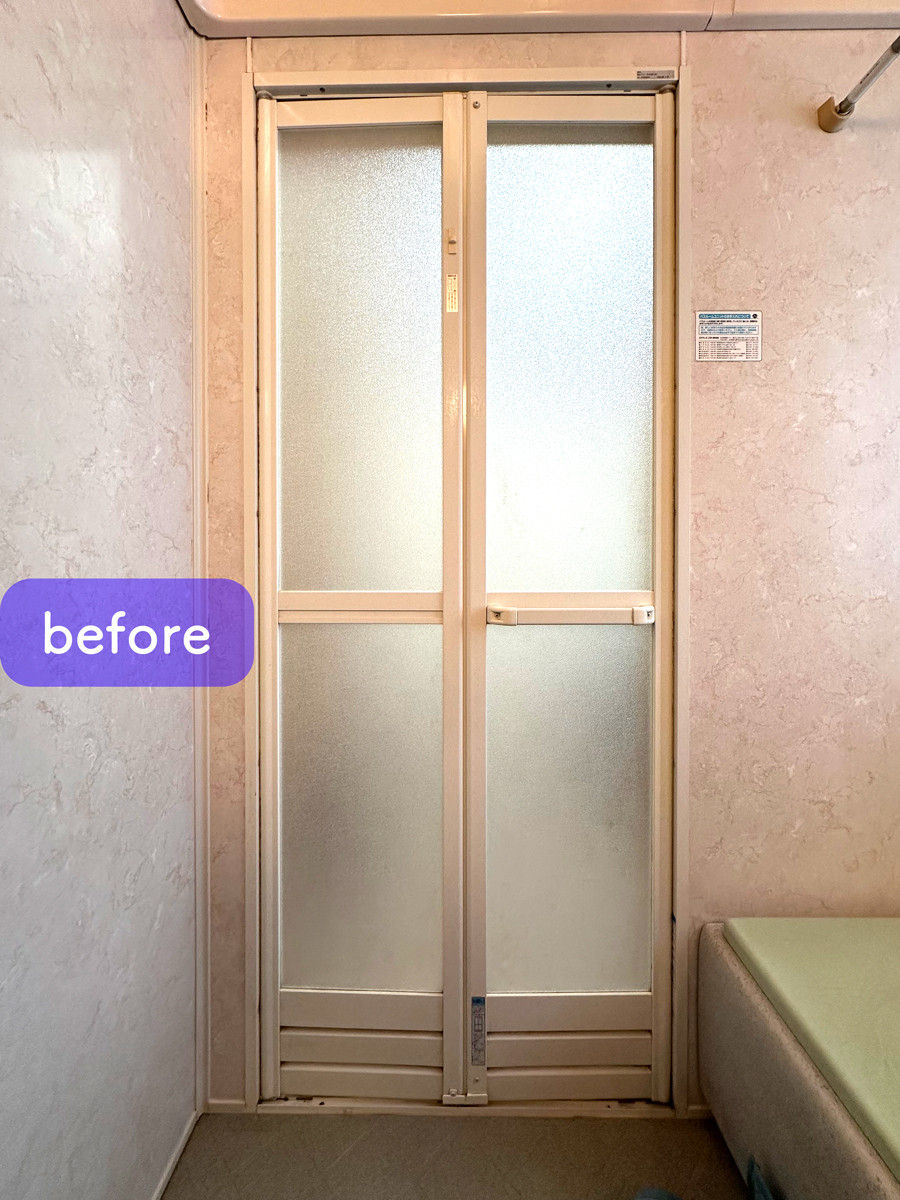 タンノサッシの【開閉が重い】浴室中折れドアの取替えリフォーム（いわき市の施工前の写真3