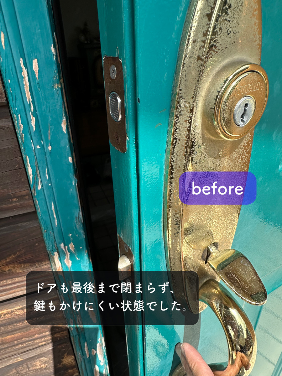 タンノサッシの【不具合の出てきた輸入建材の木製玄関ドアを交換!】リシェント玄関ドア+Familock(いわき市の施工前の写真1