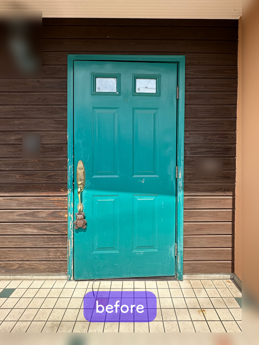 タンノサッシの【不具合の出てきた輸入建材の木製玄関ドアを交換!】リシェント玄関ドア+Familock(いわき市の施工前の写真3