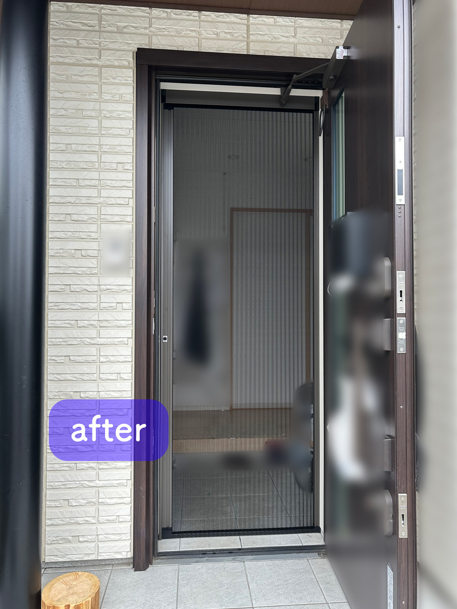タンノサッシの【玄関に風と快適さをプラス】片開き玄関ドアに横引き収納網戸「しまえるんですα」を取付け(いわき市)の施工後の写真3