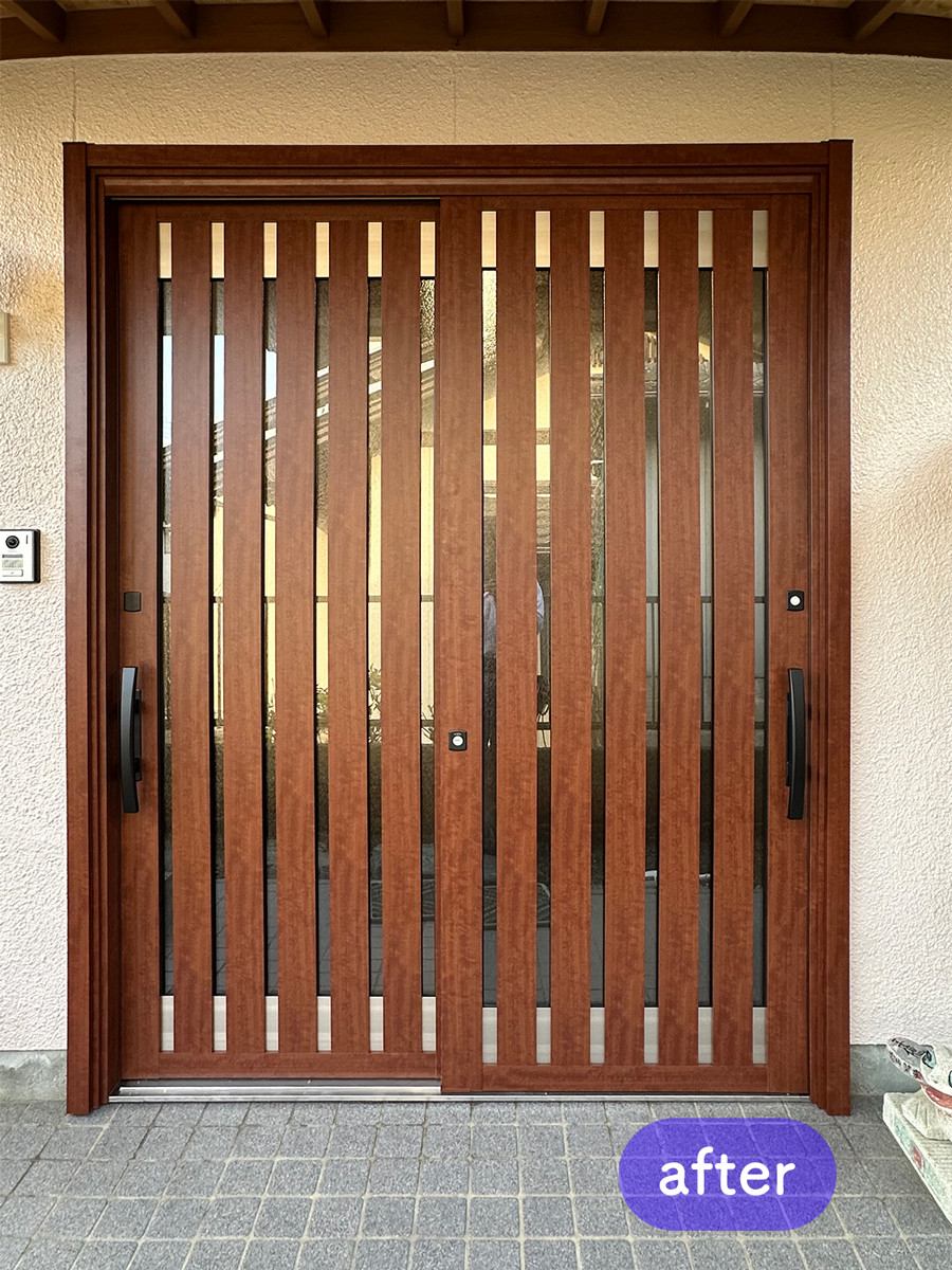 タンノサッシの【玄関引戸 1日リフォーム】重い引き戸と視線の不安をリシェントで解消！防犯・断熱性も向上（いわき市）の施工後の写真1