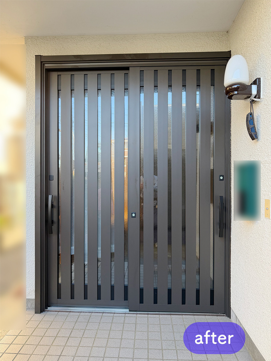 タンノサッシの【高齢のご家族も安心】重い玄関引戸を「大型ハンドル」にして使いやすく！玄関取替リフォーム（いわき市）の施工後の写真1