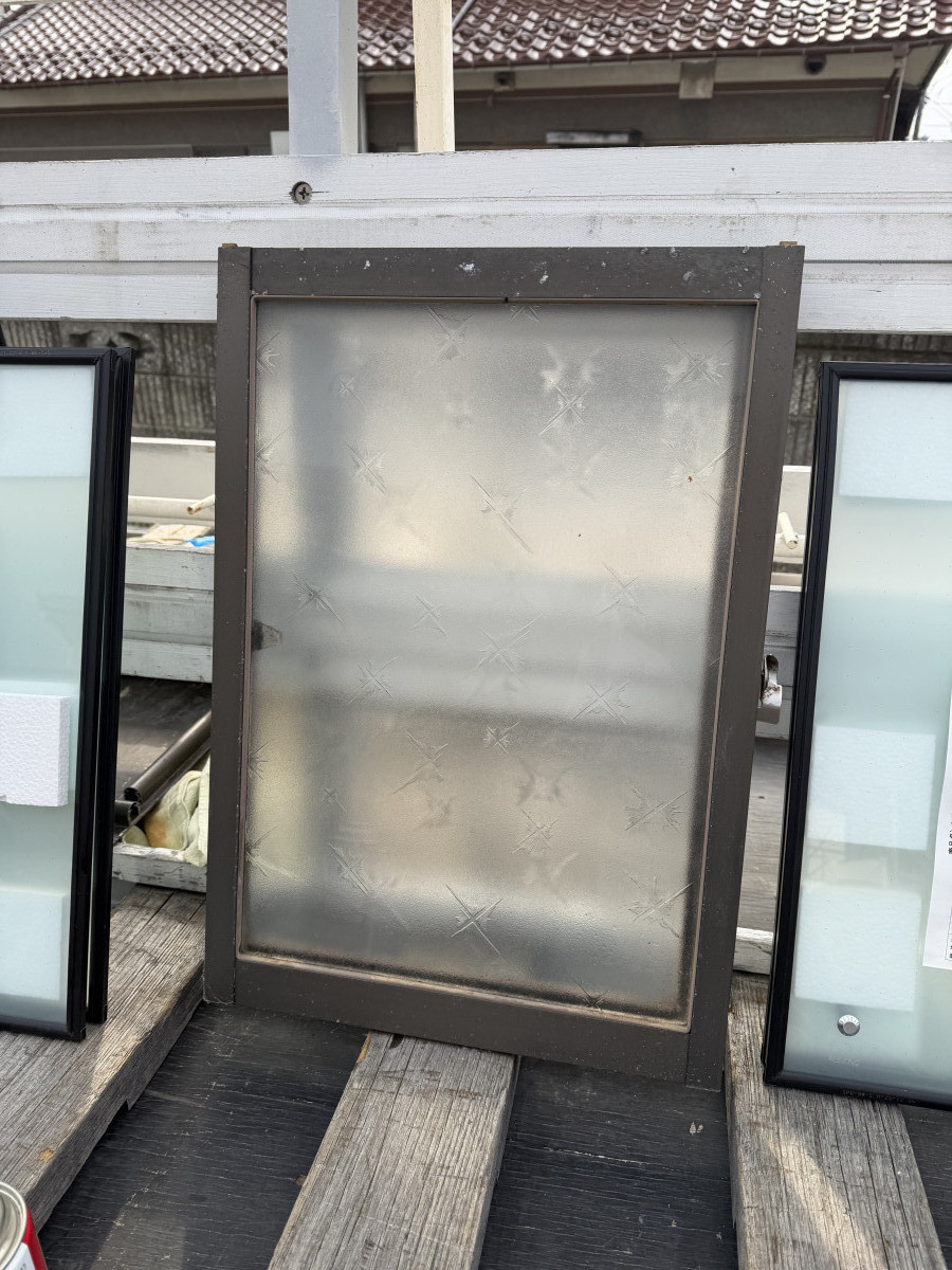 タンノサッシの窓ガラス交換で断熱性能アップ｜真空断熱ガラス クリアfit施工（いわき市）の施工前の写真1