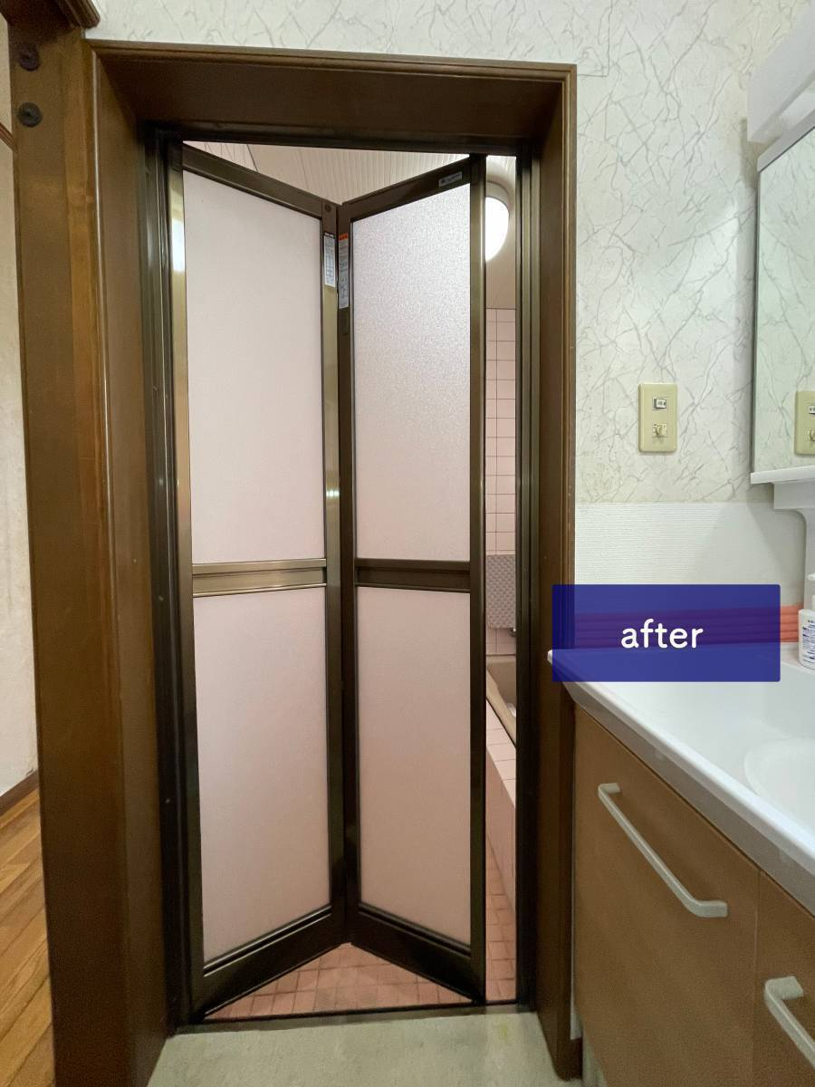 タンノサッシの古くなった浴室のドアを取り替えました！「リフォーム浴室中折れドア」の取付け施工（いわき市）の施工後の写真2