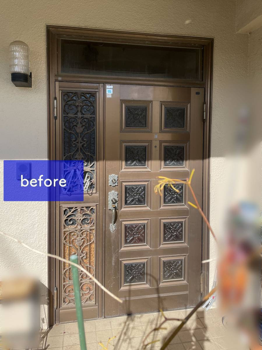 タンノサッシの動きが悪くなった玄関ドア、枠をそのままにドアの交換（いわき市）の施工前の写真1