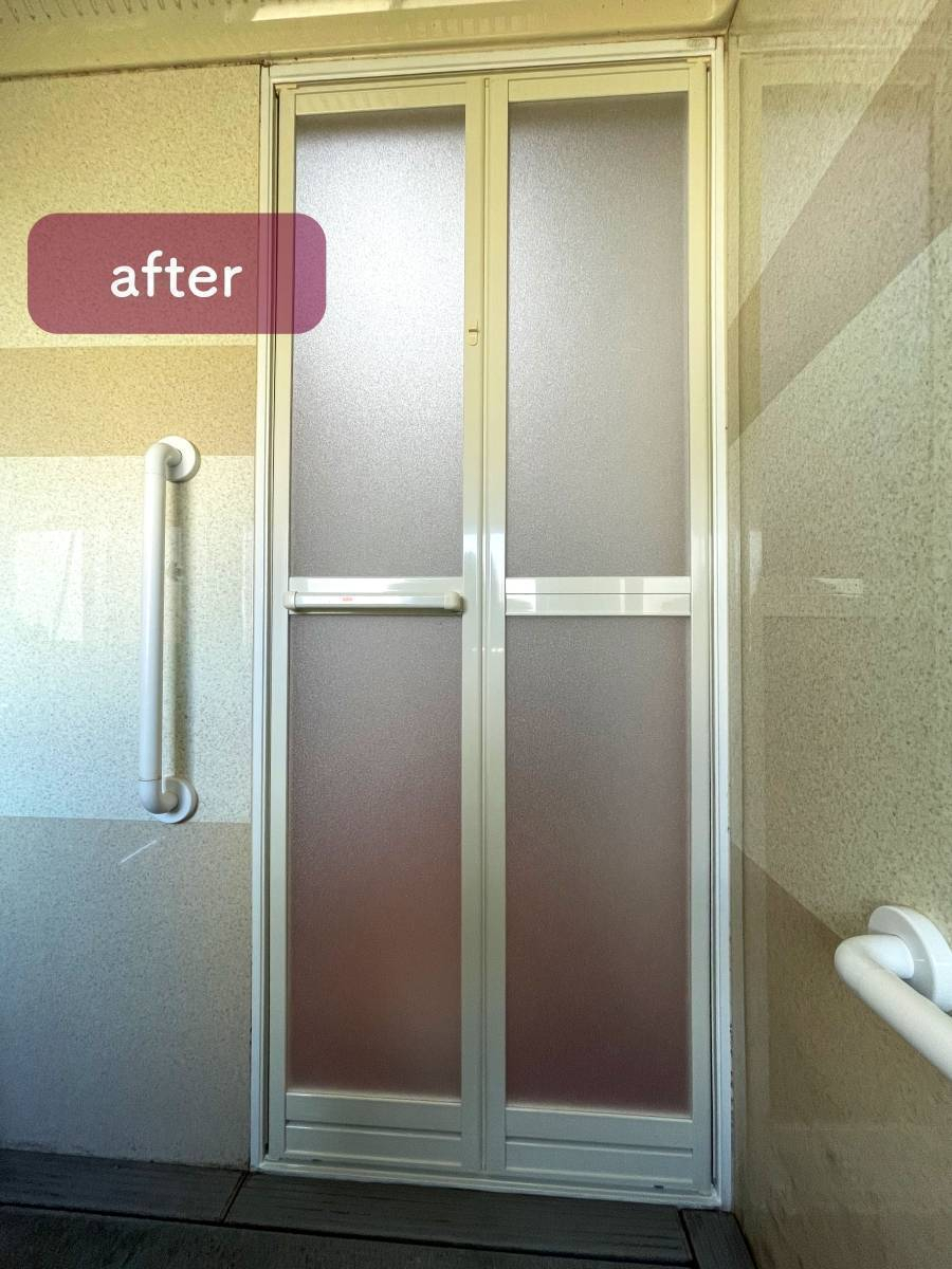 タンノサッシの【古くなった浴室ドアを新しく】浴室の中折れドアを取り替えリフォーム！（いわき市）の施工後の写真1