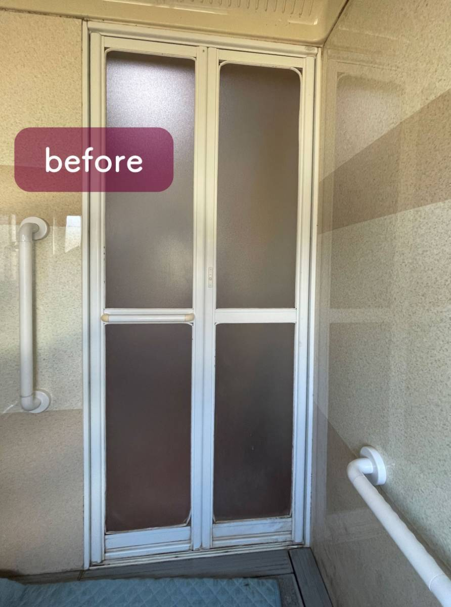 タンノサッシの【古くなった浴室ドアを新しく】浴室の中折れドアを取り替えリフォーム！（いわき市）の施工前の写真1