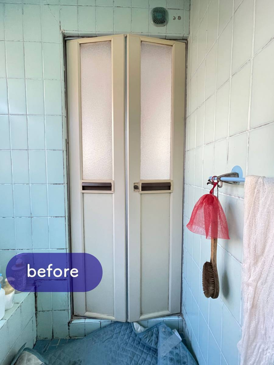 タンノサッシの「リフォーム浴室中折ドア」で半日で浴室ドアの取り替えリフォーム（いわき市）の施工前の写真1