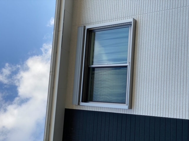 唐津トーヨー住器の２Ｆの窓にシャッターをの施工事例詳細写真1