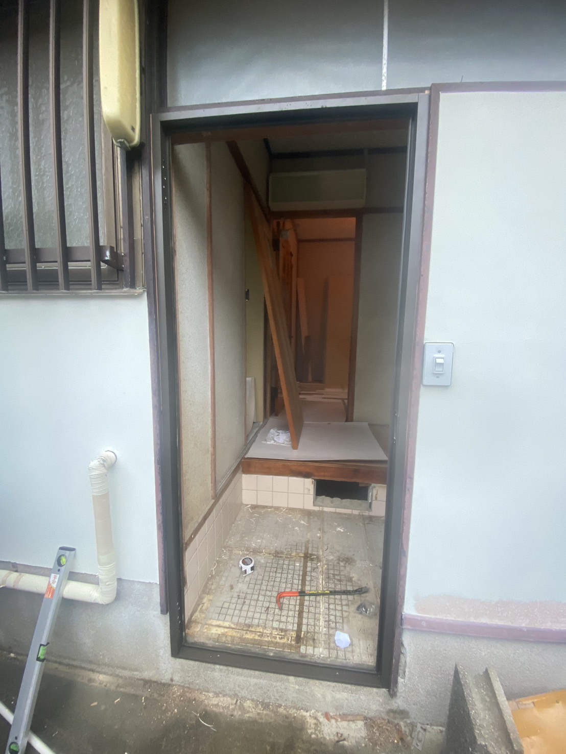 唐津トーヨー住器の木製のドアを新しくの施工事例詳細写真2