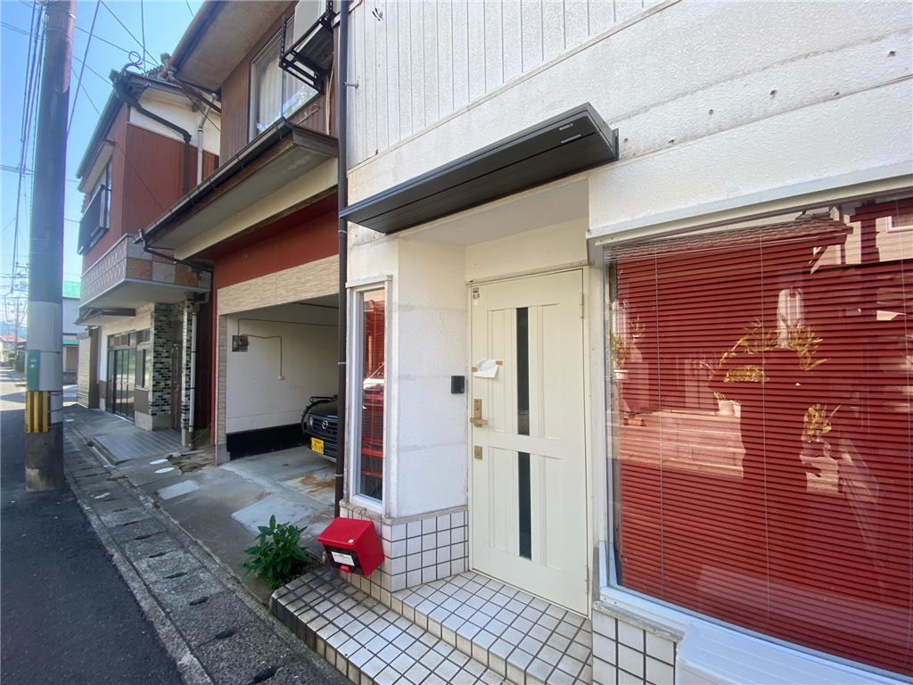 唐津トーヨー住器のひさし取付けの施工事例詳細写真1