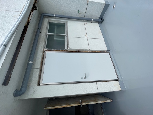 唐津トーヨー住器のボロボロになったスチールドアを新しくの施工事例詳細写真1