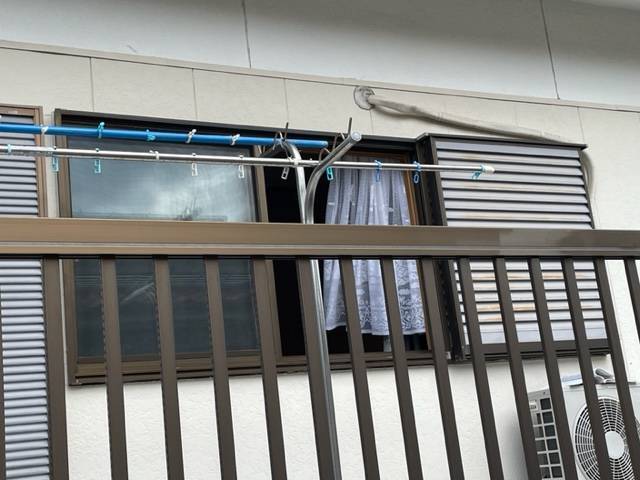 唐津トーヨー住器の雨戸の交換ができなかったので、新規に雨戸を取付の施工前の写真1