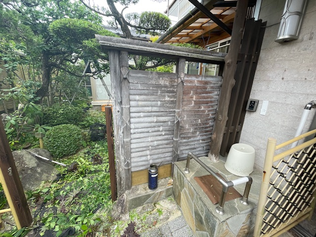 唐津トーヨー住器の木製竹垣塀を既製品への施工前の写真1