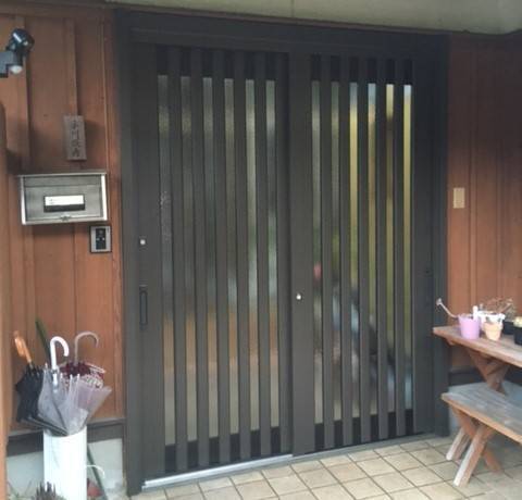 唐津トーヨー住器の玄関ドアをきれいにの施工前の写真1
