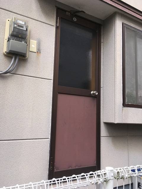 唐津トーヨー住器の～ 通風ドアへ簡単取替 ～の施工前の写真1