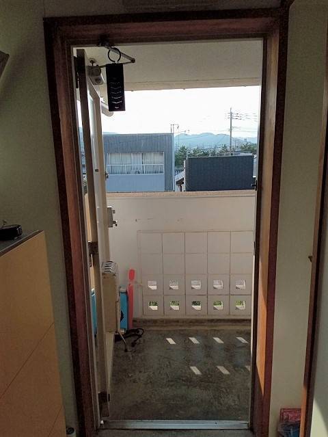 唐津トーヨー住器の～ 玄関ドアにも網戸が、つけられるんです ～の施工前の写真1