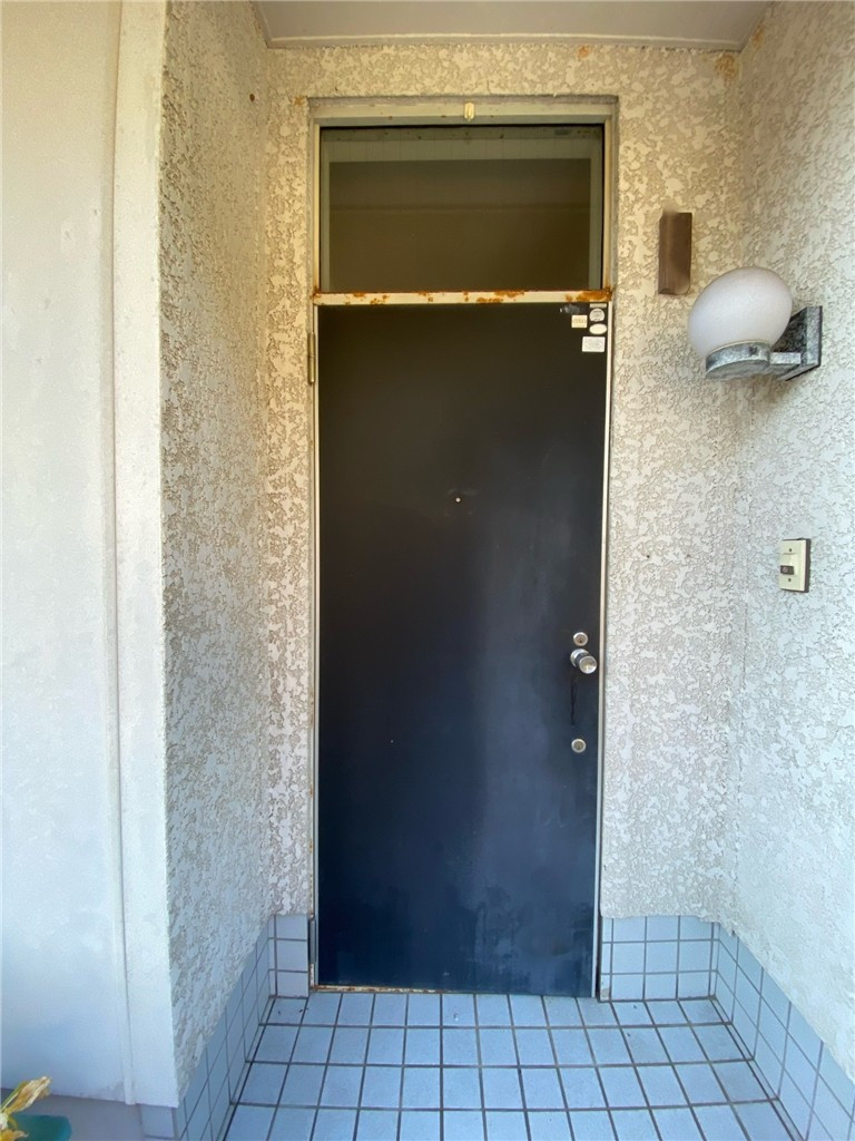 唐津トーヨー住器の玄関の印象ガラリと！唐津市　玄関ドアリフォーム　A様邸の施工前の写真1