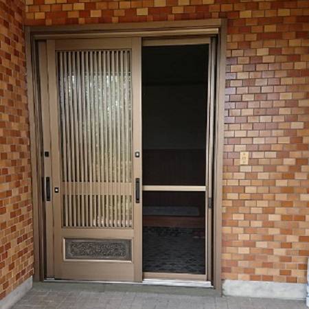 唐津トーヨー住器の・念願のランマがない玄関引戸に施工事例写真1