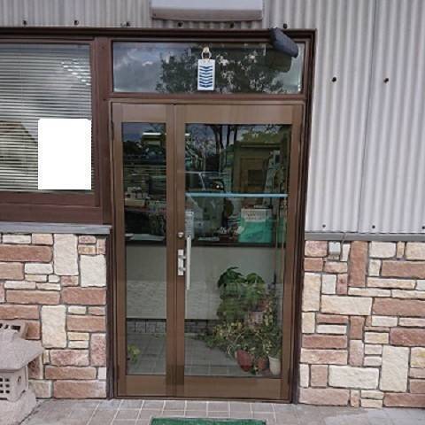 唐津トーヨー住器の・事務所入口ドアの交換の施工後の写真1