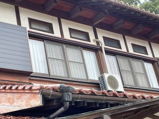 唐津トーヨー住器の木製の重い雨戸 → アルミ製の軽い雨戸へ施工事例写真1