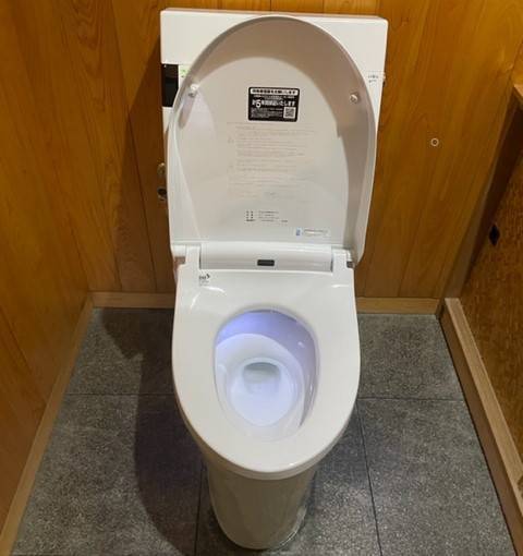 唐津トーヨー住器のウォシュレットが壊れて長年愛用のトイレをついに交換！の施工後の写真2