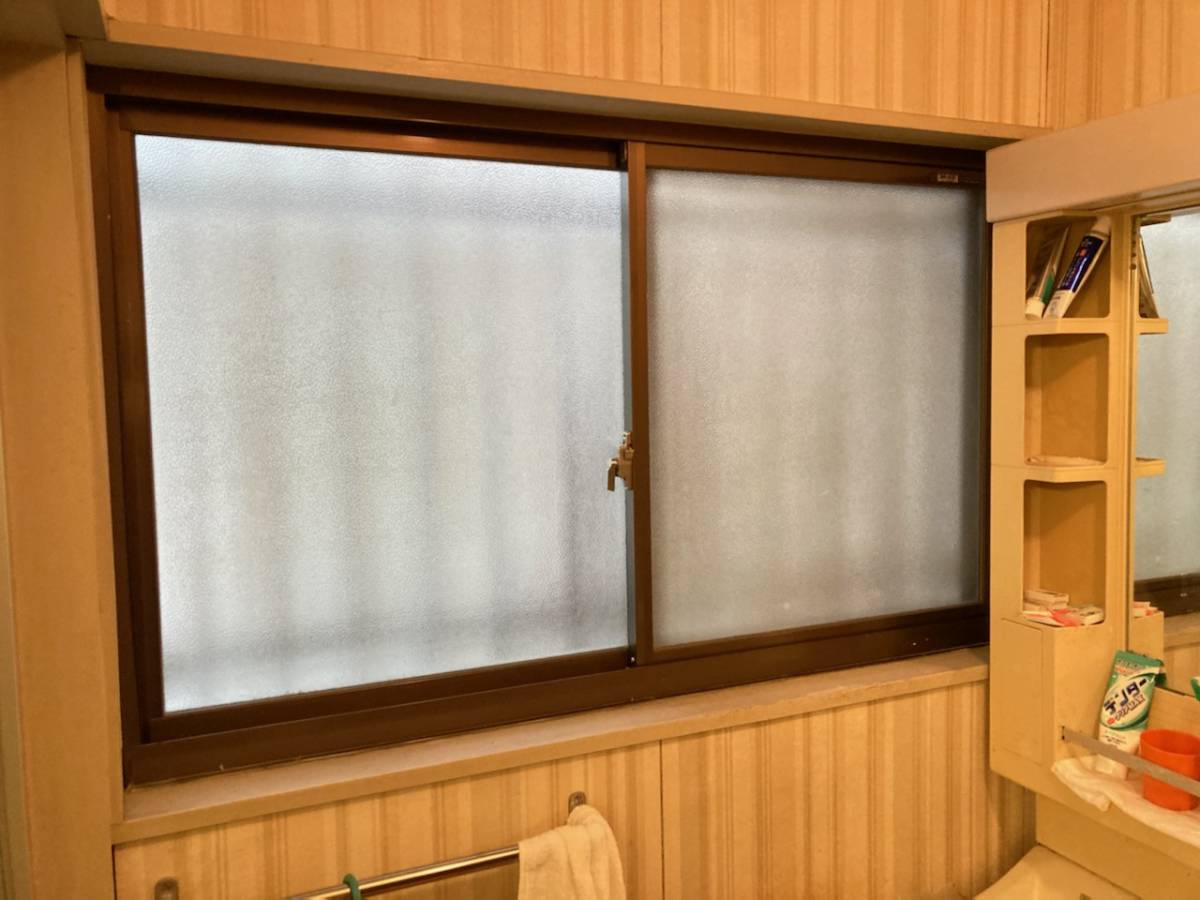 ヤマグチトーヨー豊中の住宅省エネ2023キャンペーン　対象製品内窓インプラスの施工前の写真1