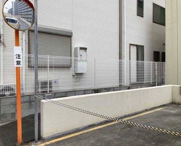ヤマグチトーヨー豊中のブロック撤去工事とフェンス工事の施工後の写真1