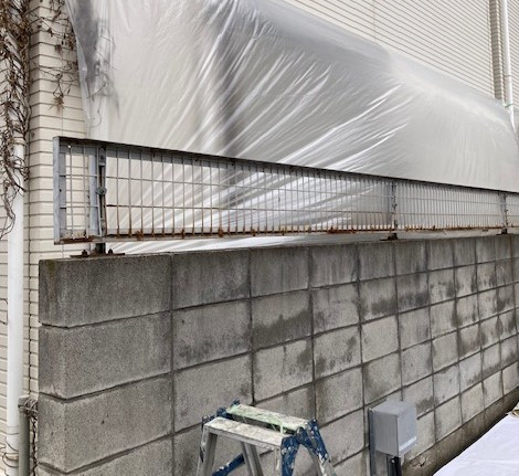 ヤマグチトーヨー豊中のブロック撤去工事とフェンス工事の施工前の写真1