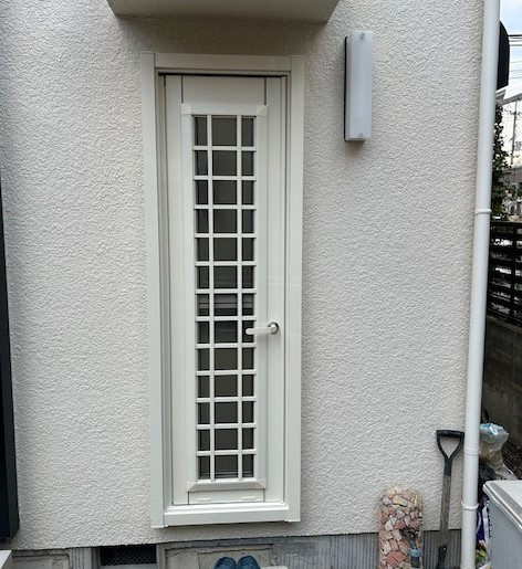 ヤマグチトーヨー豊中のLIXILリシェント勝手口ドアの施工後の写真1