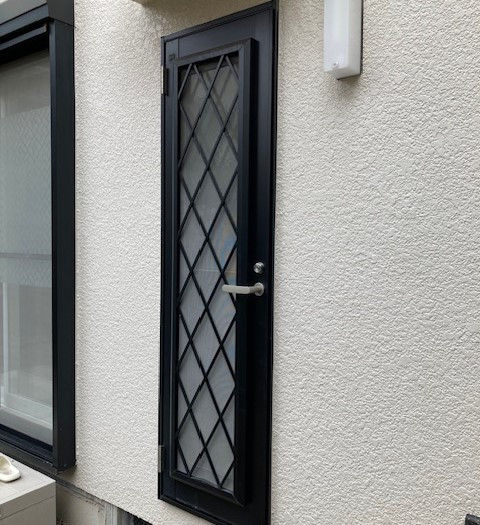 ヤマグチトーヨー豊中のLIXILリシェント勝手口ドアの施工前の写真1