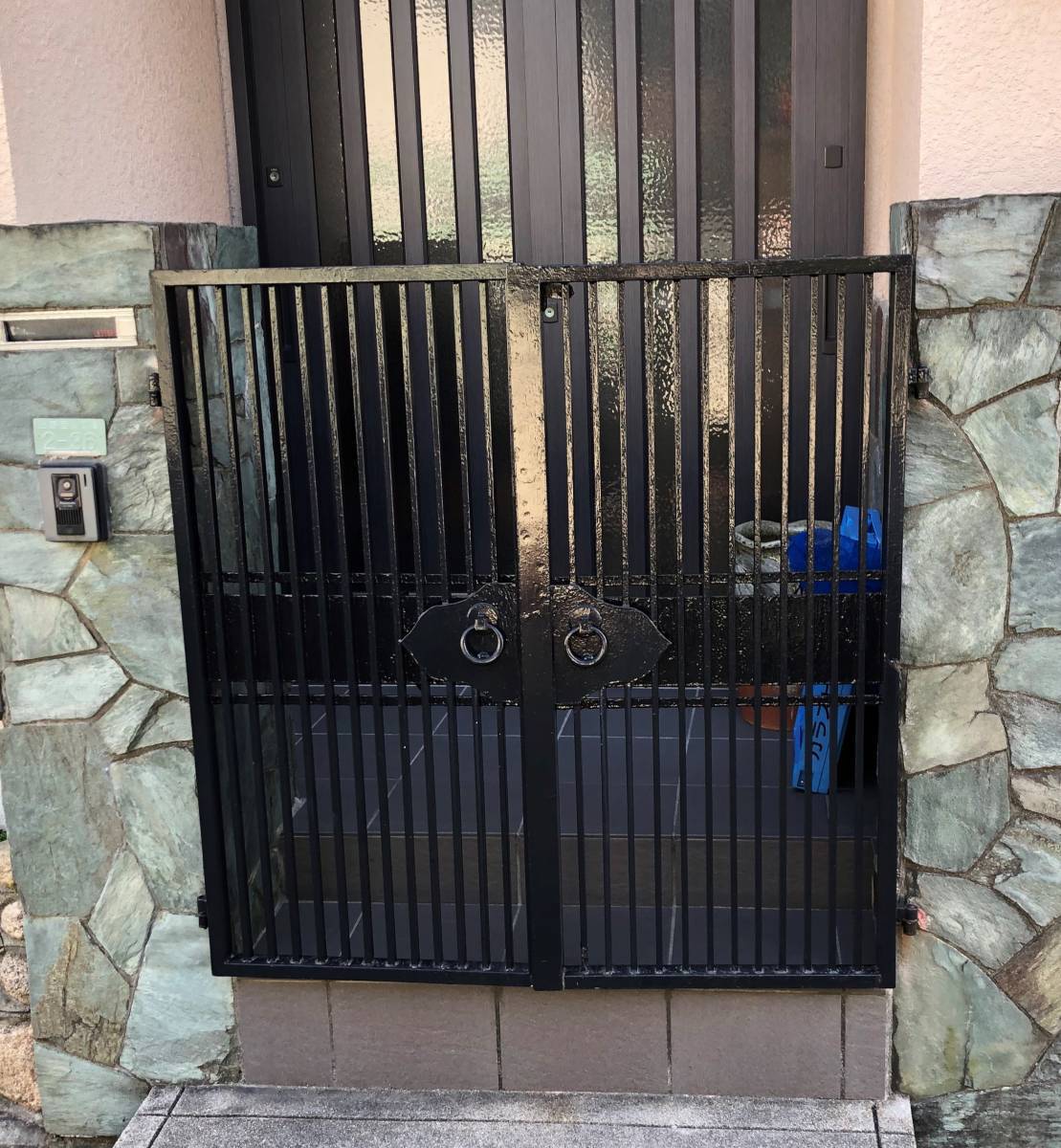 ヤマグチトーヨー豊中のLIXIL開き門扉YS1型の施工前の写真1