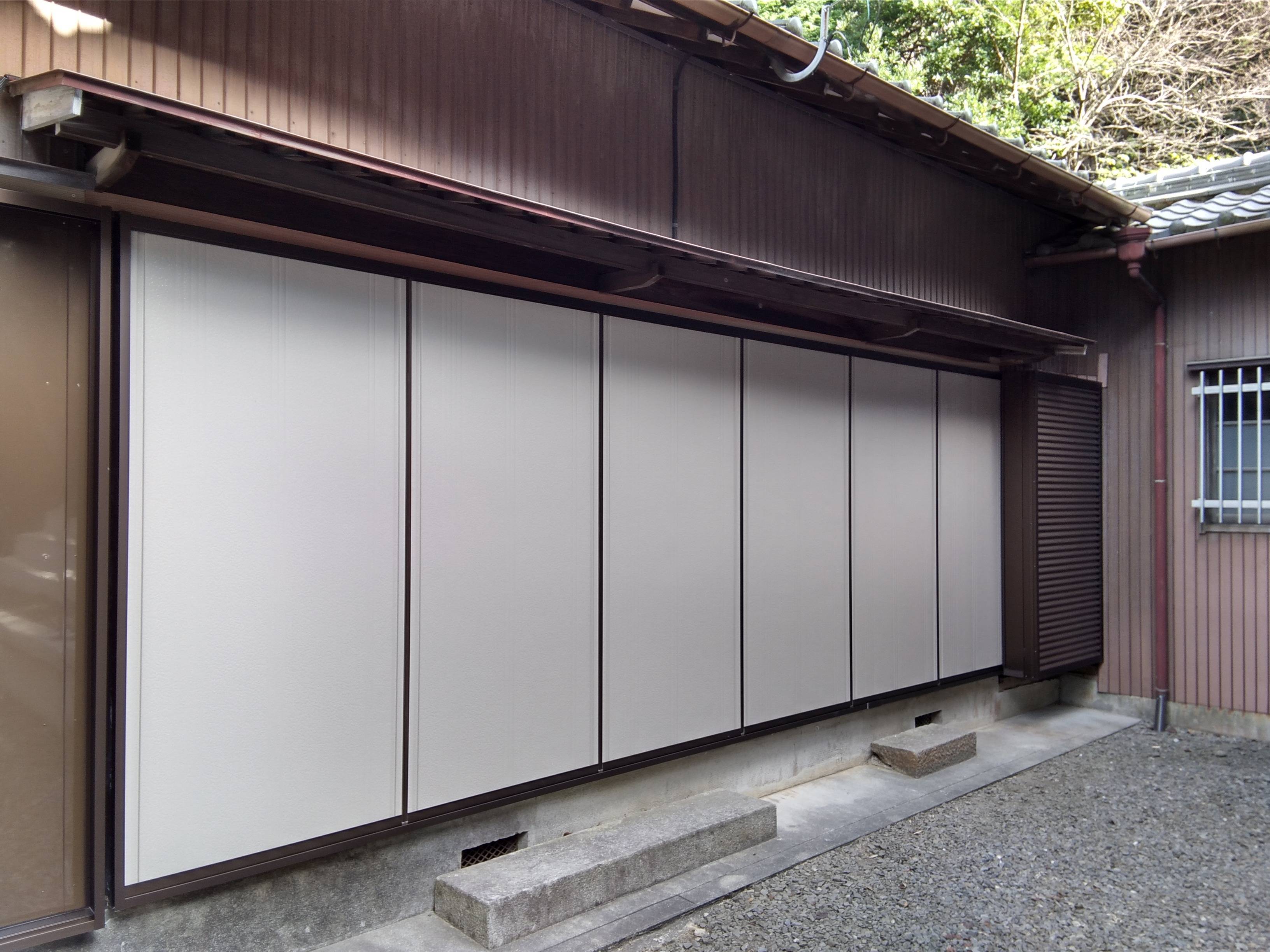 神社・参集殿のサッシ、窓、雨戸の交換 ウチヤマのブログ 写真4