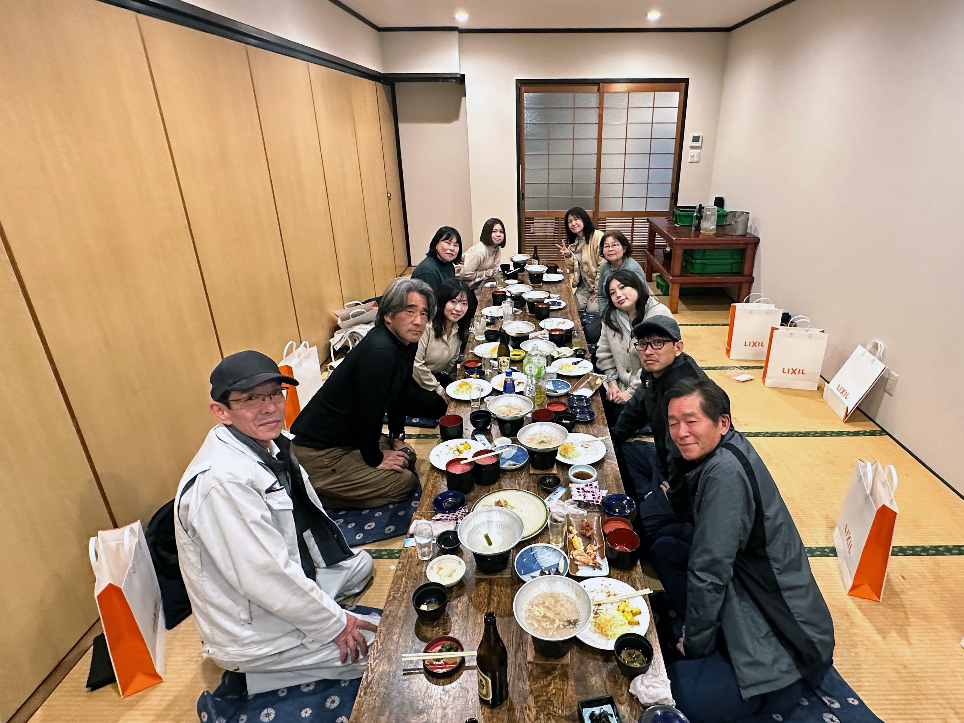 1年間の疲れを癒やす!賑やかな忘年会を開催しました! ウチヤマのブログ 写真1