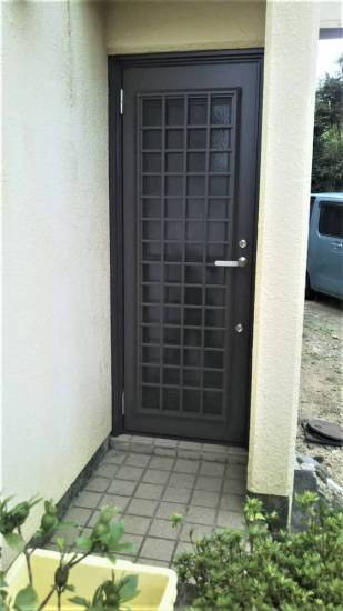 ウチヤマの勝手口ドアの取替工事施工事例写真1