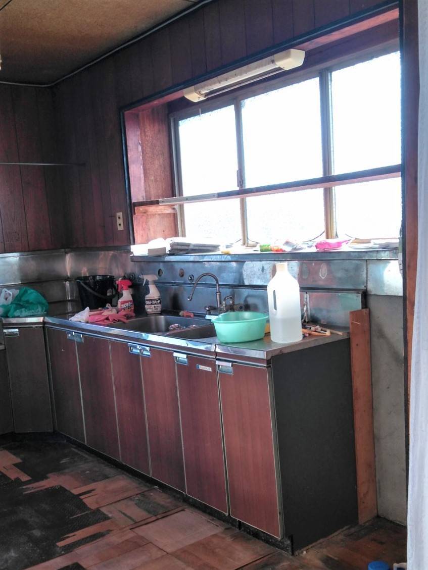 ウチヤマのキッチン交換工事の施工前の写真1