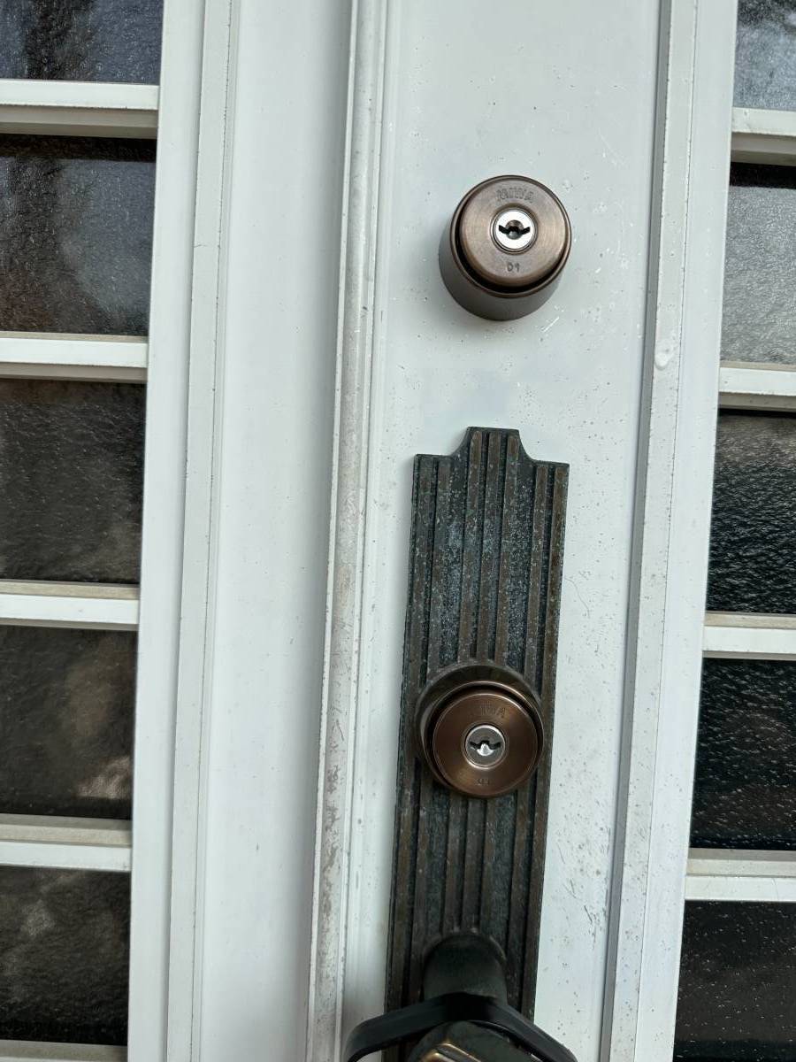 ウチヤマの玄関ドアの鍵の交換の施工後の写真1