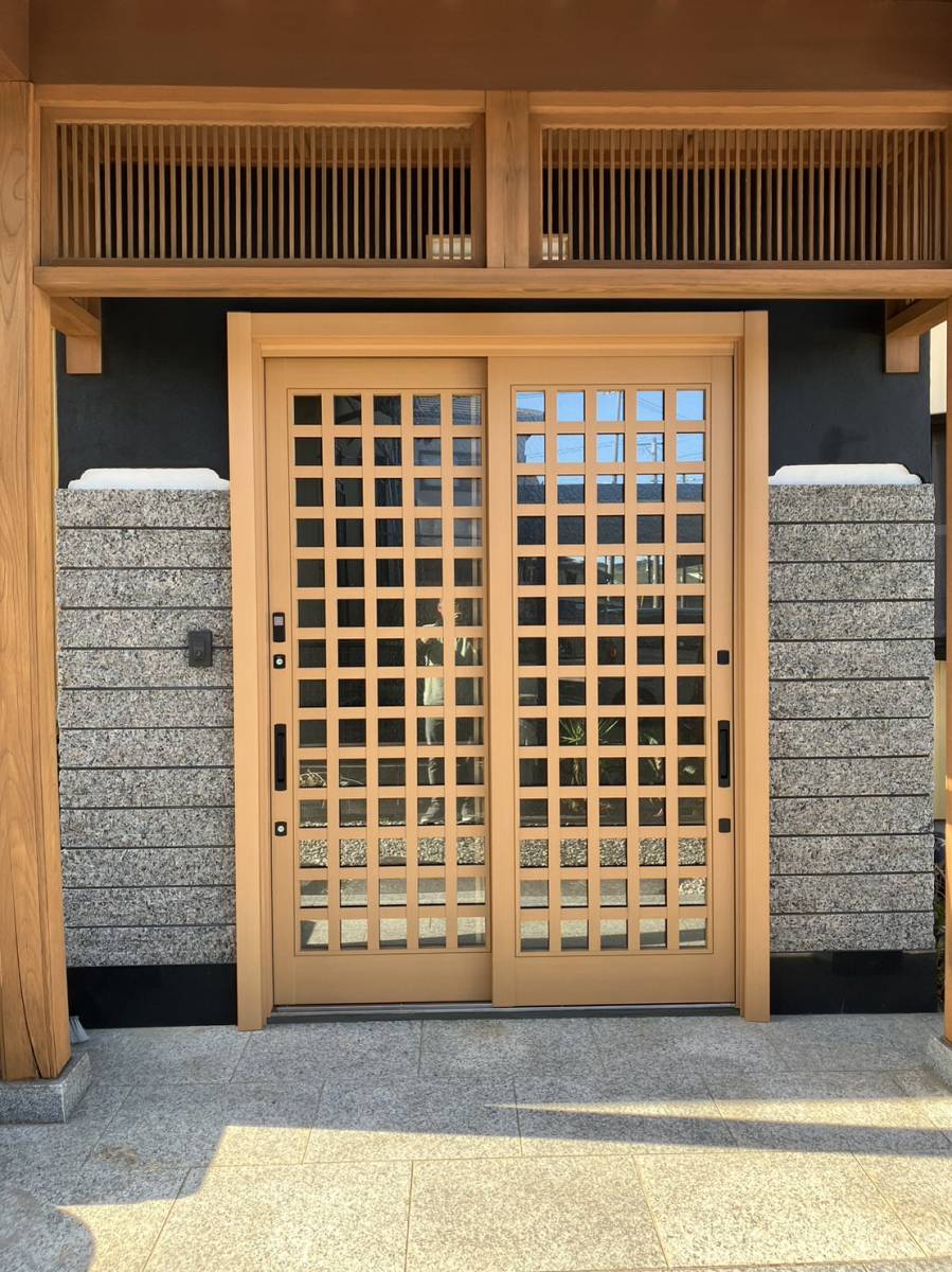 ウチヤマの玄関引戸ドアの取替えの施工後の写真1