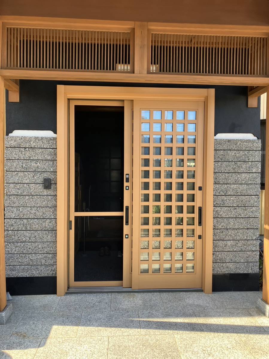 ウチヤマの玄関引戸ドアの取替えの施工後の写真2