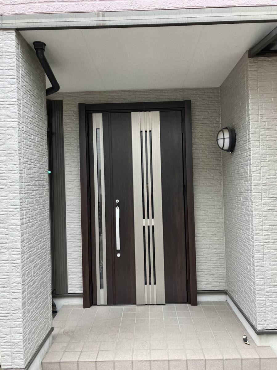 ウチヤマのリシェント玄関ドアの施工後の写真1