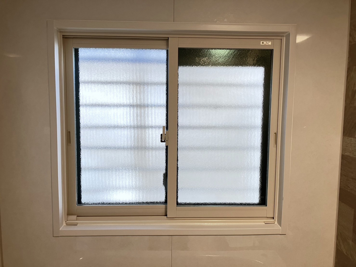 ウチヤマの浴室の窓にインプラスを付けたいの施工後の写真1