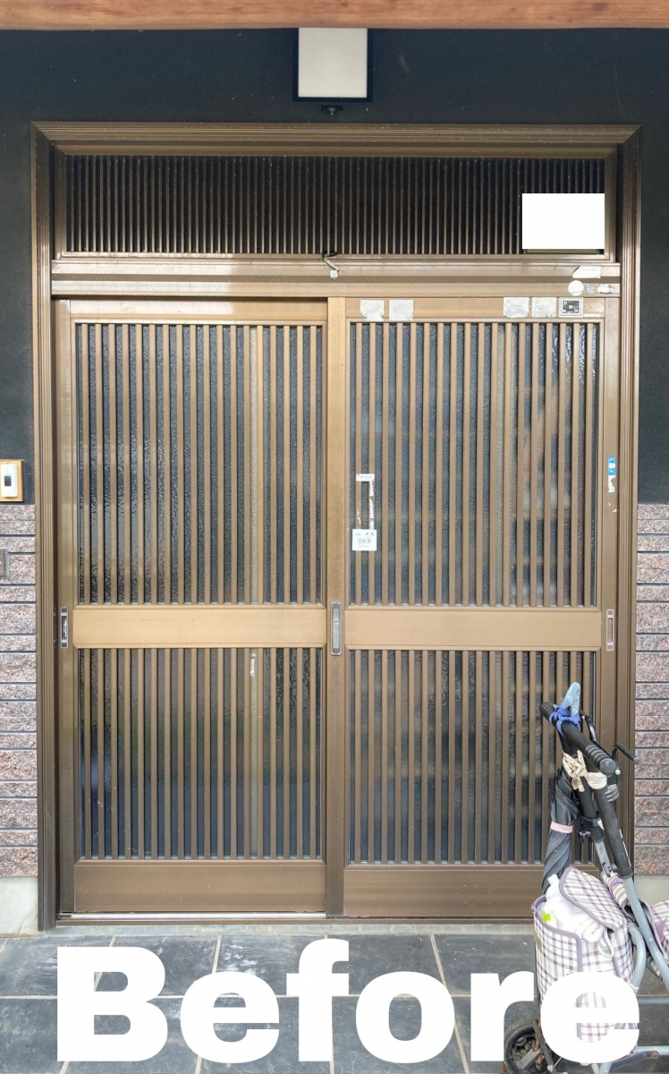 ウチヤマのガタガタして使いづらい玄関引戸。新しい玄関に交換したい【健康で快適な暮らし】の施工前の写真1