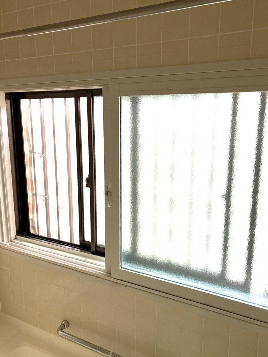 ウチヤマのお風呂が寒い原因は窓。内窓で対策してヒートショックを防ぐ！【健康で快適な暮らし】の施工後の写真2