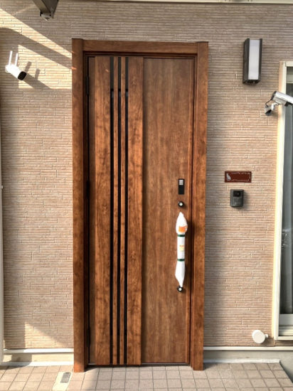 ウチヤマの新しい玄関。鍵は、スマホで便利に開閉したい！【健康で快適な暮らし】施工事例写真1