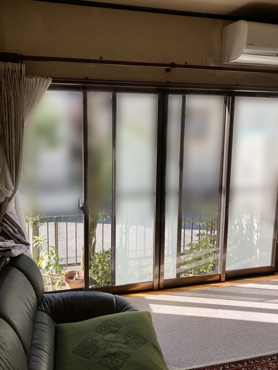 ウチヤマの掃き出し窓が古く、エアコンの効き目が悪いので、暑さ寒さ対策をしたい【健康で快適な暮らし】の施工前の写真1