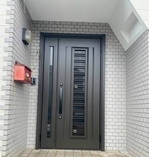 ウチヤマの玄関ドアの工事施工事例写真1